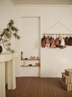 Adventskalender Libre aus Bio-Baumwolle und Kiefernholz