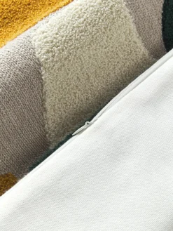 Baumwoll-Kissenhülle Nomi mit abstrakter Verzierung