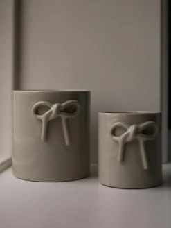 Übertopf Bow aus Keramik, H 14 cm
