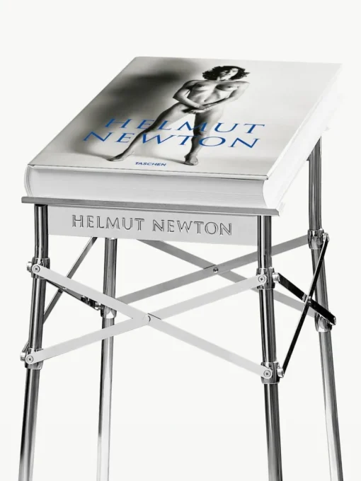Bildband Helmut Newton - Baby Sumo mit Buchständer