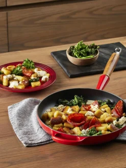 Bratpfanne Signature Collection aus Gusseisen mit Holzgriff