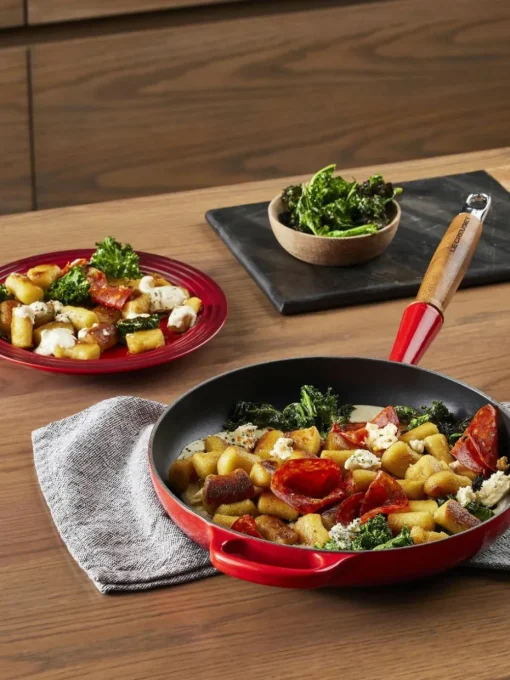 Bratpfanne Signature Collection aus Gusseisen mit Holzgriff
