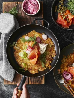 Bratpfanne Signature Collection aus Gusseisen mit Holzgriff