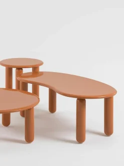 Couchtisch Undique Mas in organischer Form
