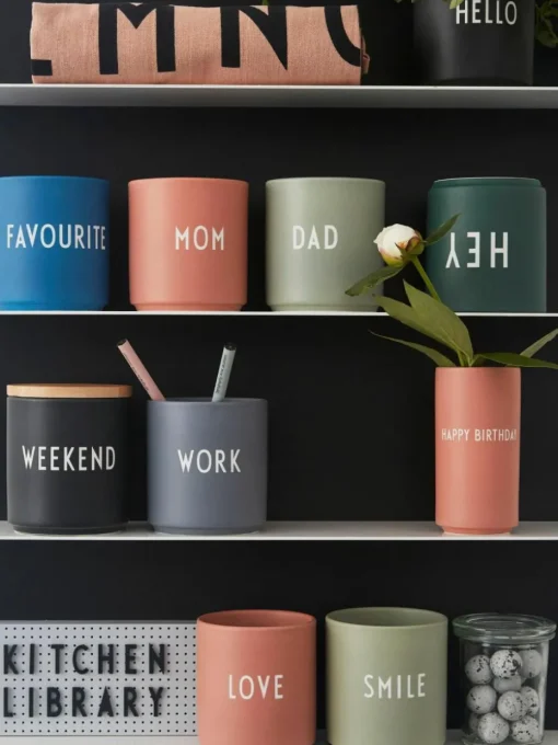 Design Becher Favourite DAD/LOVE mit Schriftzug auf Vorder- & Rückseite