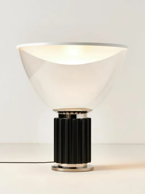 Dimmbare LED-Tischlampe Taccia Small, mundgeblasen