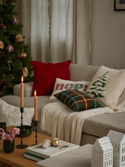 Flauschige Kissenhülle Nari mit winterlichem Motiv