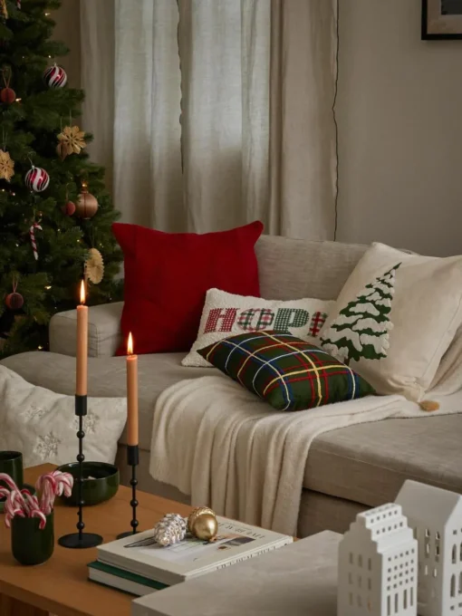 Flauschige Kissenhülle Nari mit winterlichem Motiv