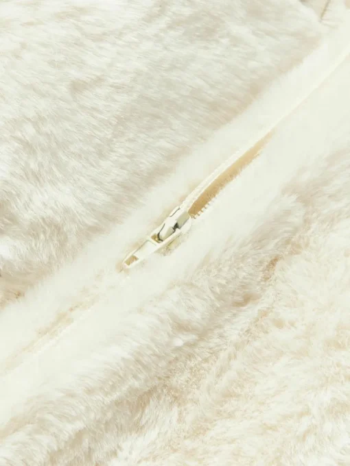Flauschige Kissenhülle Nari mit winterlichem Motiv