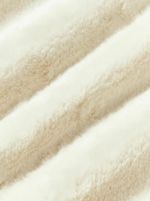 Flauschige Kissenhülle Nari mit winterlichem Motiv