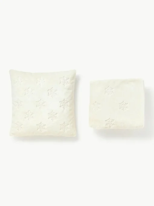 Flauschige Kissenhülle Nari mit winterlichem Motiv
