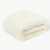 Flauschige Kuscheldecke Nari mit winterlichem Motiv