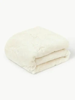 Flauschige Kuscheldecke Nari mit winterlichem Motiv