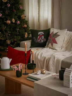 Flauschige Kuscheldecke Nari mit winterlichem Motiv