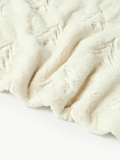 Flauschige Kuscheldecke Nari mit winterlichem Motiv