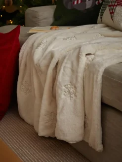Flauschige Kuscheldecke Nari mit winterlichem Motiv