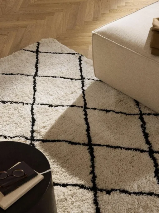Flauschiger Hochflor-Teppich Naima, handgetuftet