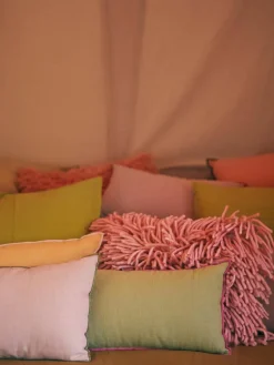 Flauschiges Kissen Rugged, handgefertigt
