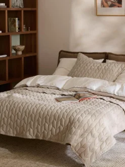 Gesteppte Flanell-Tagesdecke Selby mit Strukturmuster