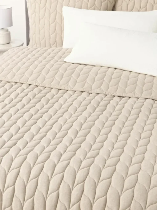 Gesteppte Flanell-Tagesdecke Selby mit Strukturmuster