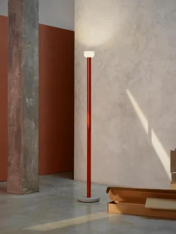 Große dimmbare LED-Stehlampe Bellhop