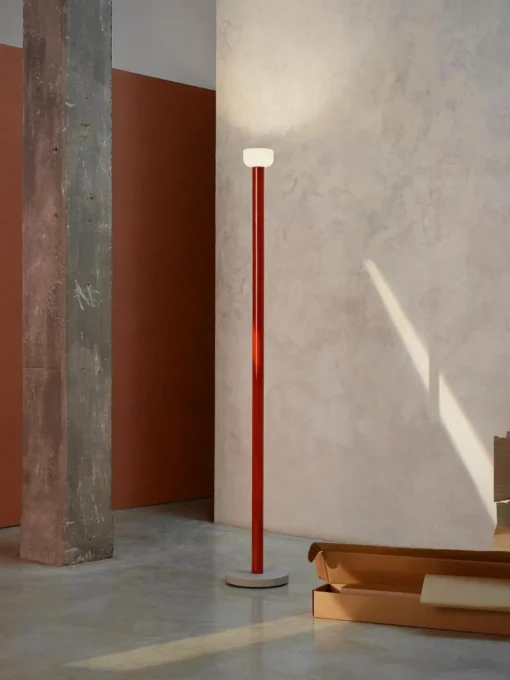 Große dimmbare LED-Stehlampe Bellhop