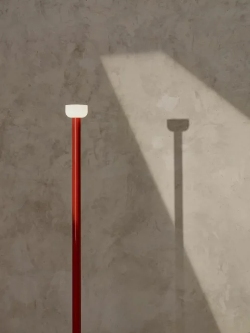 Große dimmbare LED-Stehlampe Bellhop