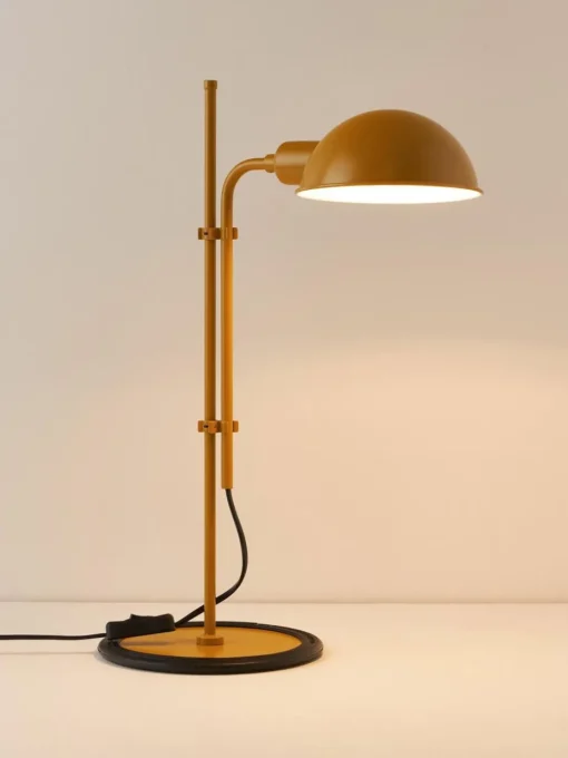 Große Schreibtischlampe Funiculí mit verstellbarem Lampenschirm