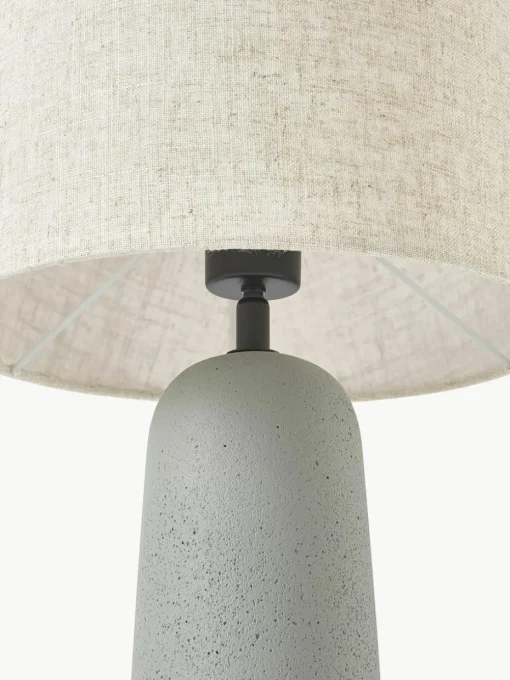 Große Tischlampe Kaya mit Betonfuß