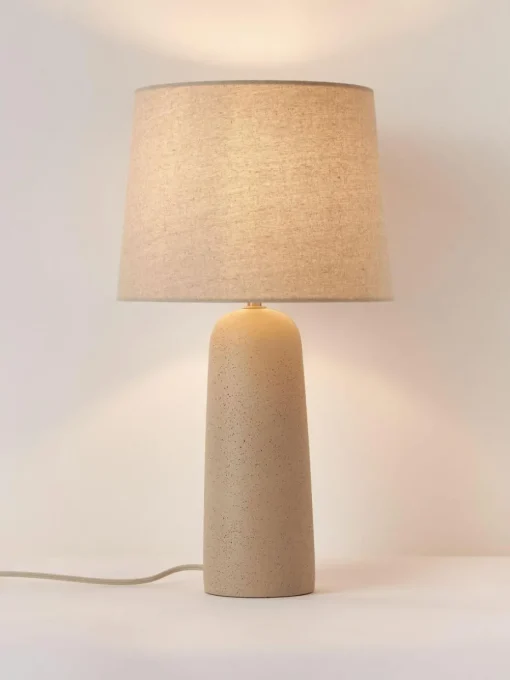 Große Tischlampe Kaya mit Betonfuß