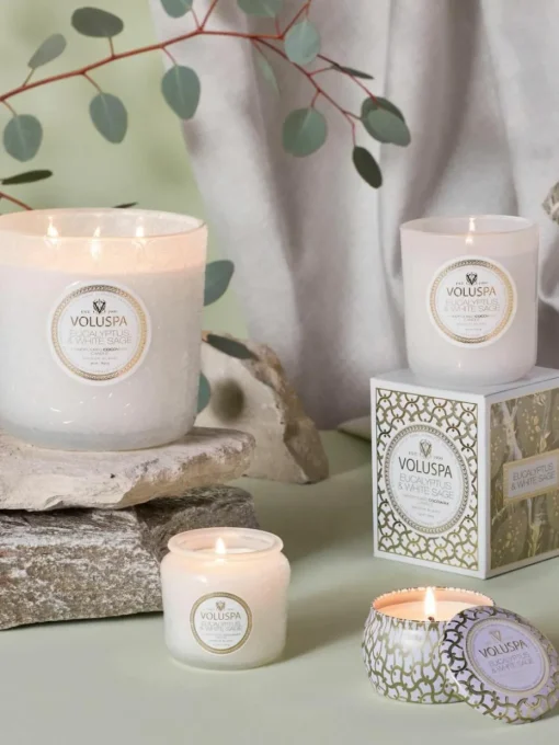 Handgefertigte Duftkerze Maison Blanc (Eukalyptus, Kardamom, Salbei & Hinoki Rinde)