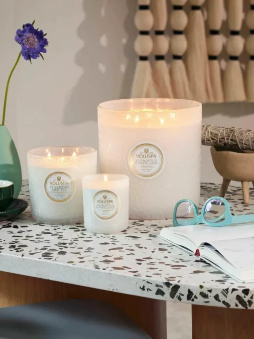 Handgefertigte Fünfdocht-Duftkerze Maison Blanc (Eukalyptus, Kardamom, Salbei & Hinoki Rinde)