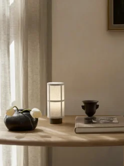 Handgefertigte mobile Tischlampe Hashira, dimmbar