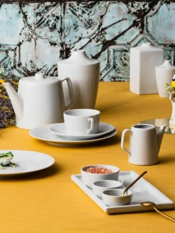 Handgefertigte Porzellan-Kaffeetassen Cosmopolitan mit Untertassen, 2 Stück