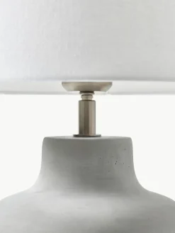 Handgefertigte Tischlampe Ike mit Betonfuß