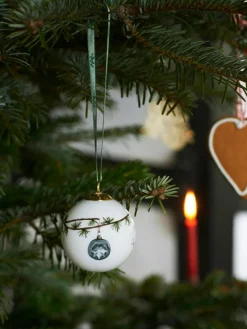 Handgefertigte Weihnachtskugel Hammershøi aus Porzellan