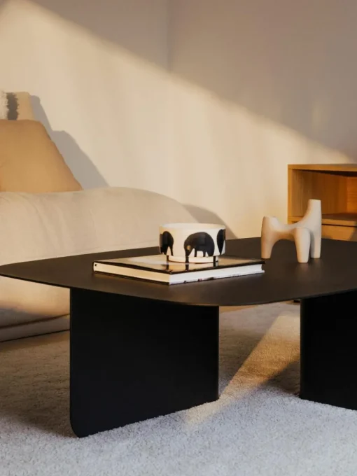 Handgefertigter Couchtisch Livia