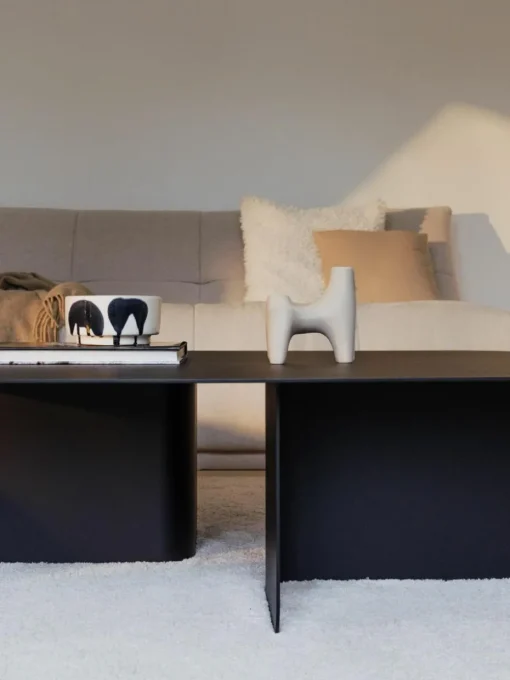 Handgefertigter Couchtisch Livia