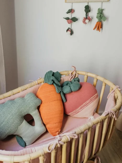 Handgefertigtes Baumwoll-Kuschelkissen Cathy the Carrot