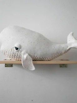 Handgefertigtes Kuschelkissen Beluga, in verschiedenen Größen