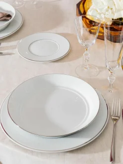 Handgefertigtes Porzellan-Geschirr-Set Vitruv mit handgemaltem Platinrand, 2 Personen (14-tlg.)