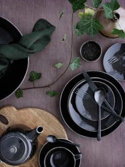 Handgemachte Teetasse Nordic Coal mit Untertasse