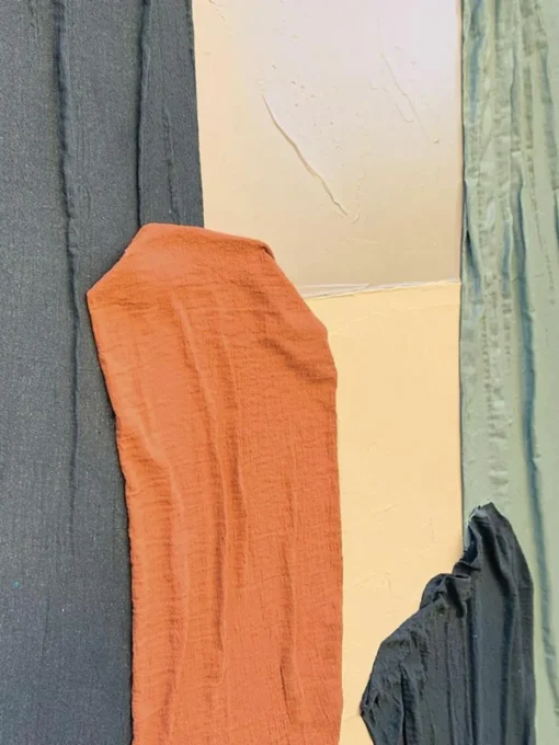 Handgemaltes Leinwandbild Fabrics mit Rahmen