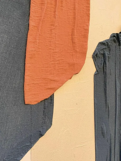 Handgemaltes Leinwandbild Fabrics mit Rahmen