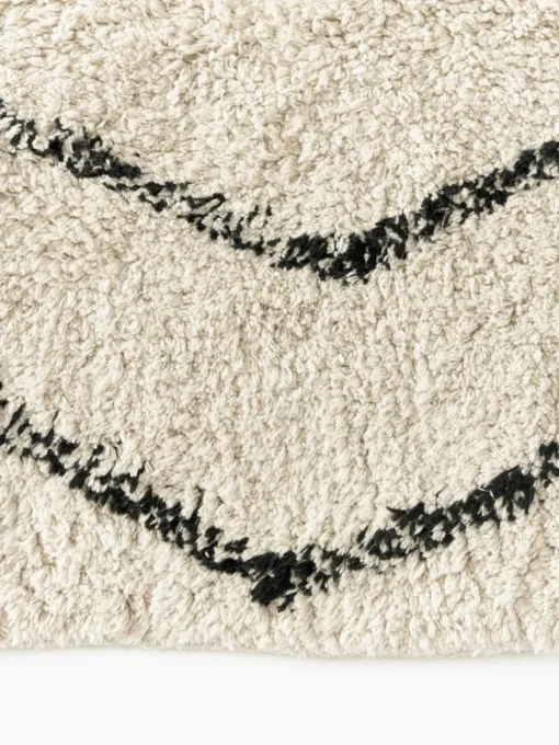 Handgetufteter Baumwollteppich Bina mit Rautenmuster und Fransen