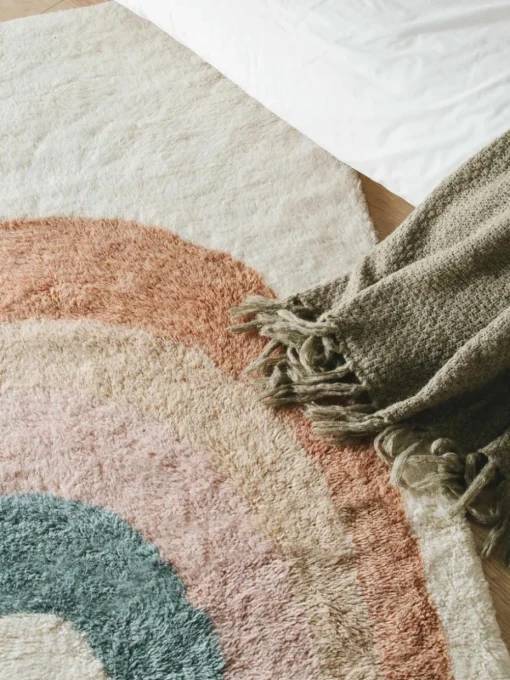 Handgetufteter Kinderteppich Rainbow aus Wolle mit Fransen