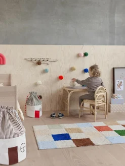 Handgewebter Kinderteppich Chess, waschbar