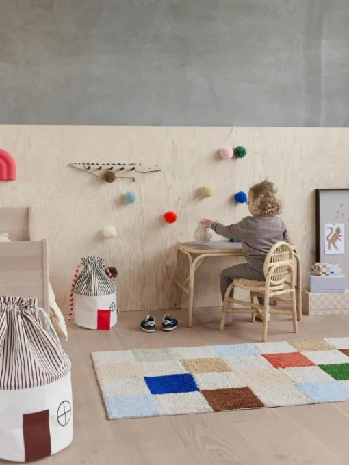 Handgewebter Kinderteppich Chess, waschbar