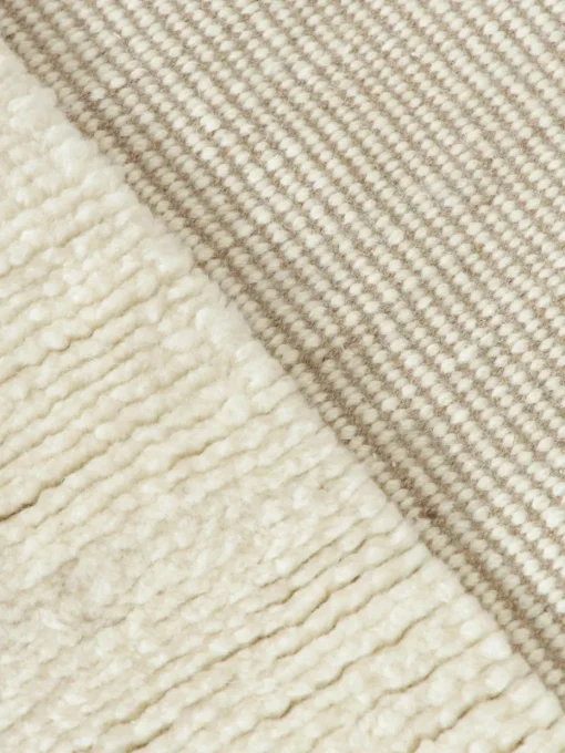 Handgewebter Teppich Laine mit Hoch-Tief-Muster und Fransen