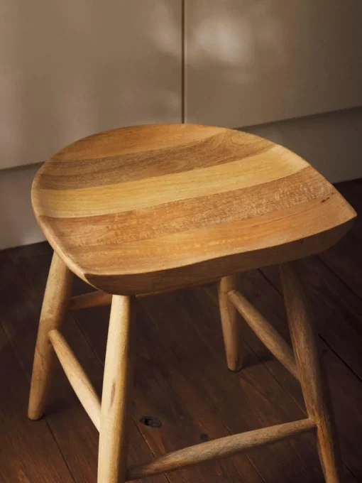 Hocker Nino aus Mangoholz